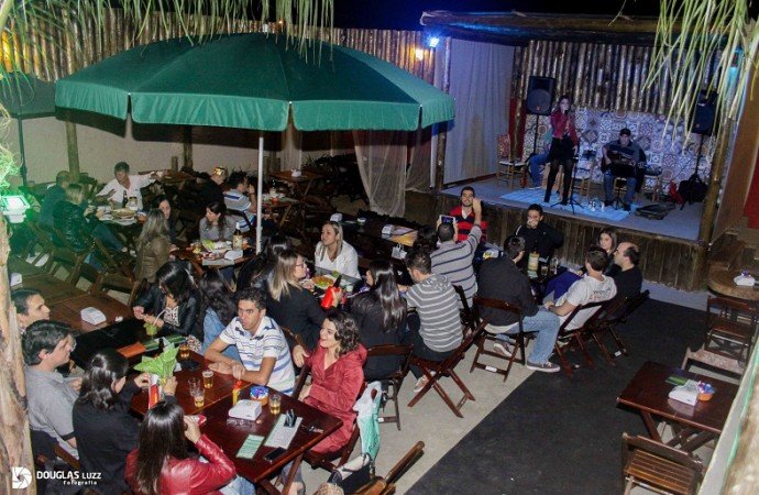 Quarta (16) tem palco livre no Quintal da Dê