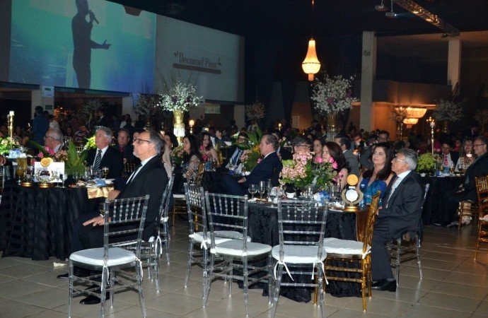 MELHORES DO ANO TOP 100 premia marcas e profissionais em grande festa