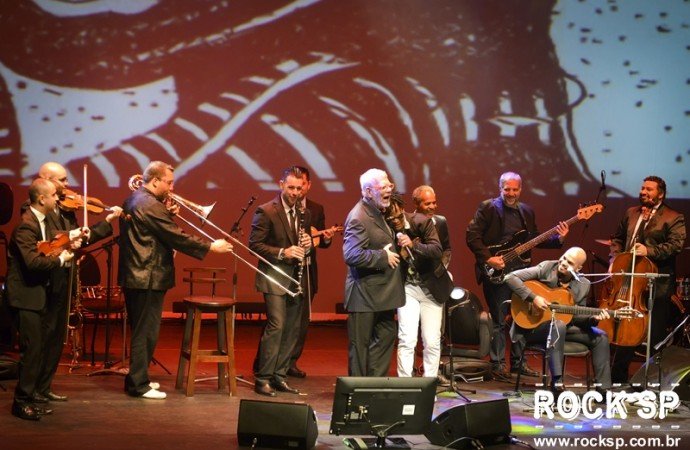 1ª show ‘Noites de Orfeu’ tem casa cheia em Uberlândia