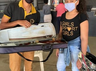 Projeto “Maestro Quianzala Convida” entrega instrumentos para alunos