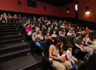 Cine Miguilim reúne dezenas de famílias para prestigiar o cinema nacional