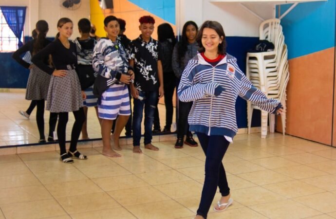 EMCANTAR Social convida para apresentações do Projeto Artes Cênicas