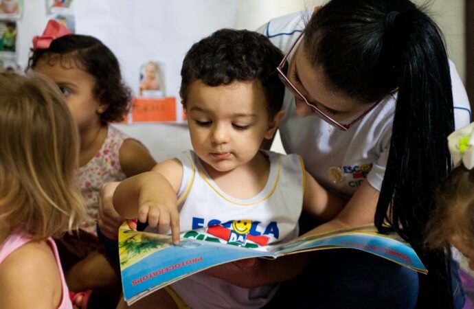 Outubro e a importância da leitura para o desenvolvimento infantil