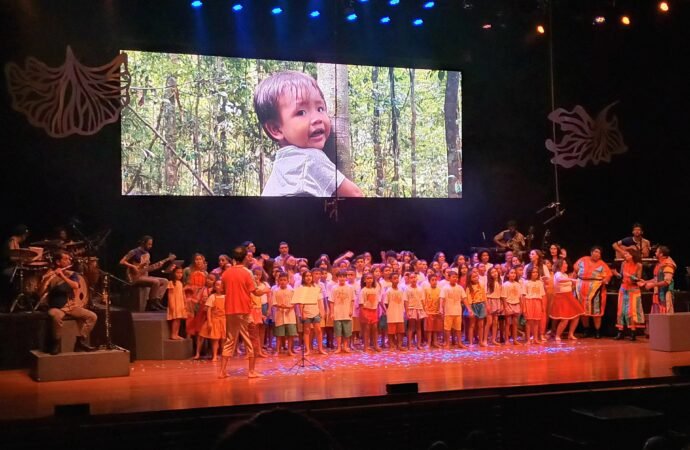 Arte que transforma: crianças do Projeto Artes Cênicas emocionam no maior palco de Uberlândia