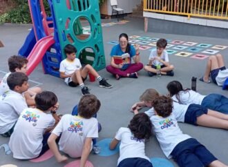 Volta às aulas pede atenção ao uso de telas e ao papel das famílias