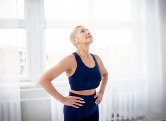 Especialista alerta: osteoporose pode ser silenciosa e atingir uma em cada três mulheres após os 50 anos