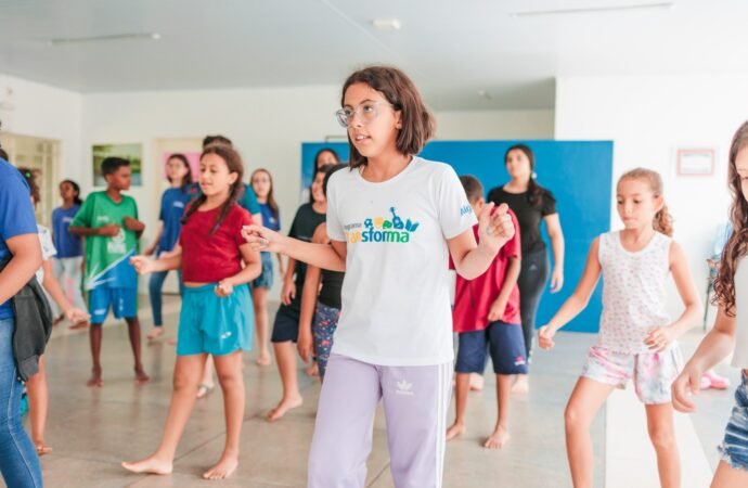 Projeto Manutenção EMCANTAR celebra talento de crianças e jovens em apresentações públicas