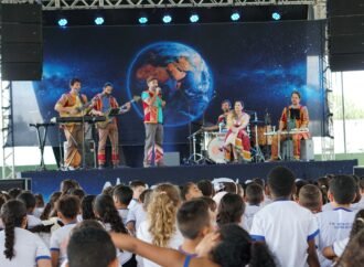 No mês do Meio Ambiente, escolas públicas de Uberlândia recebem espetáculo que une arte, educação e consciência ambiental