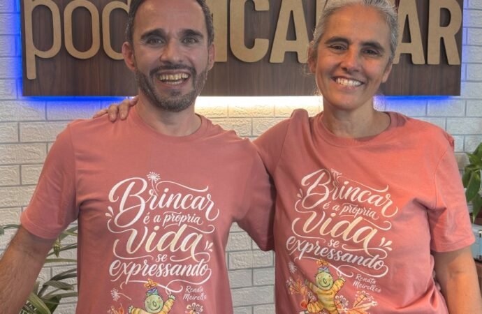 “Brincar é a própria vida se expressando”: Renata Meirelles participa do terceiro episódio do podEMCANTAR